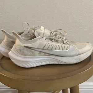 Nike Zoom Gravity Men’s Athletic Running Shoes